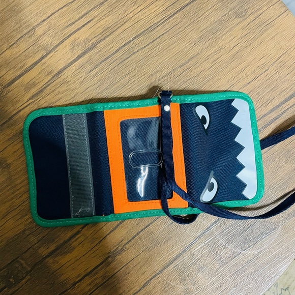 GAP Kids Gray and Green Card Holder - Picture 5 of 6